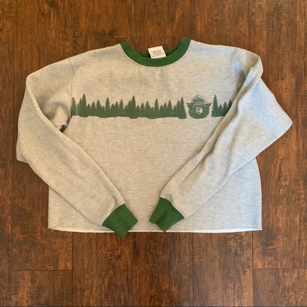 Cropped Smokey the bear crewneck🐻